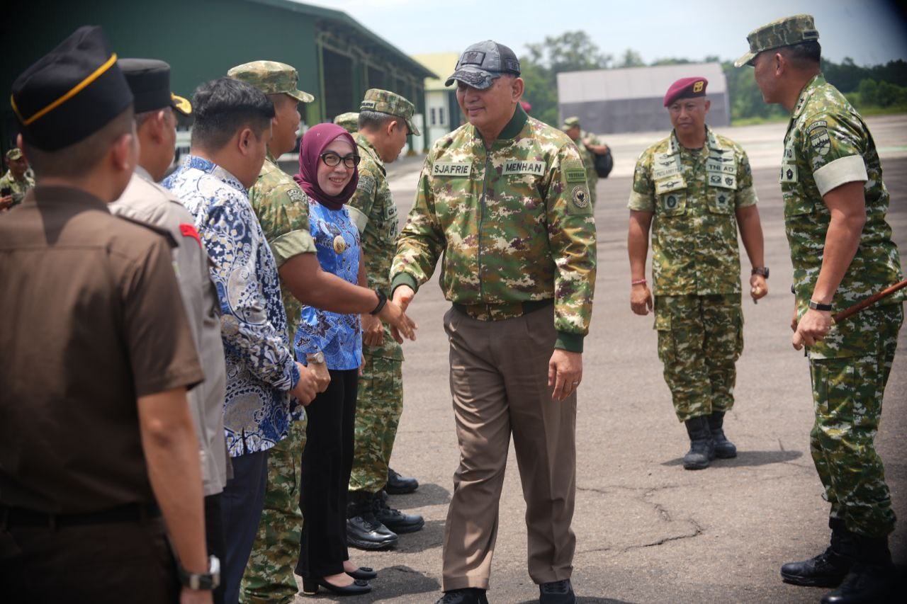 Menhan RI Mendarat di Waykanan, Bupati Waykanan Ayu Asalasiyah Sambut Langsung