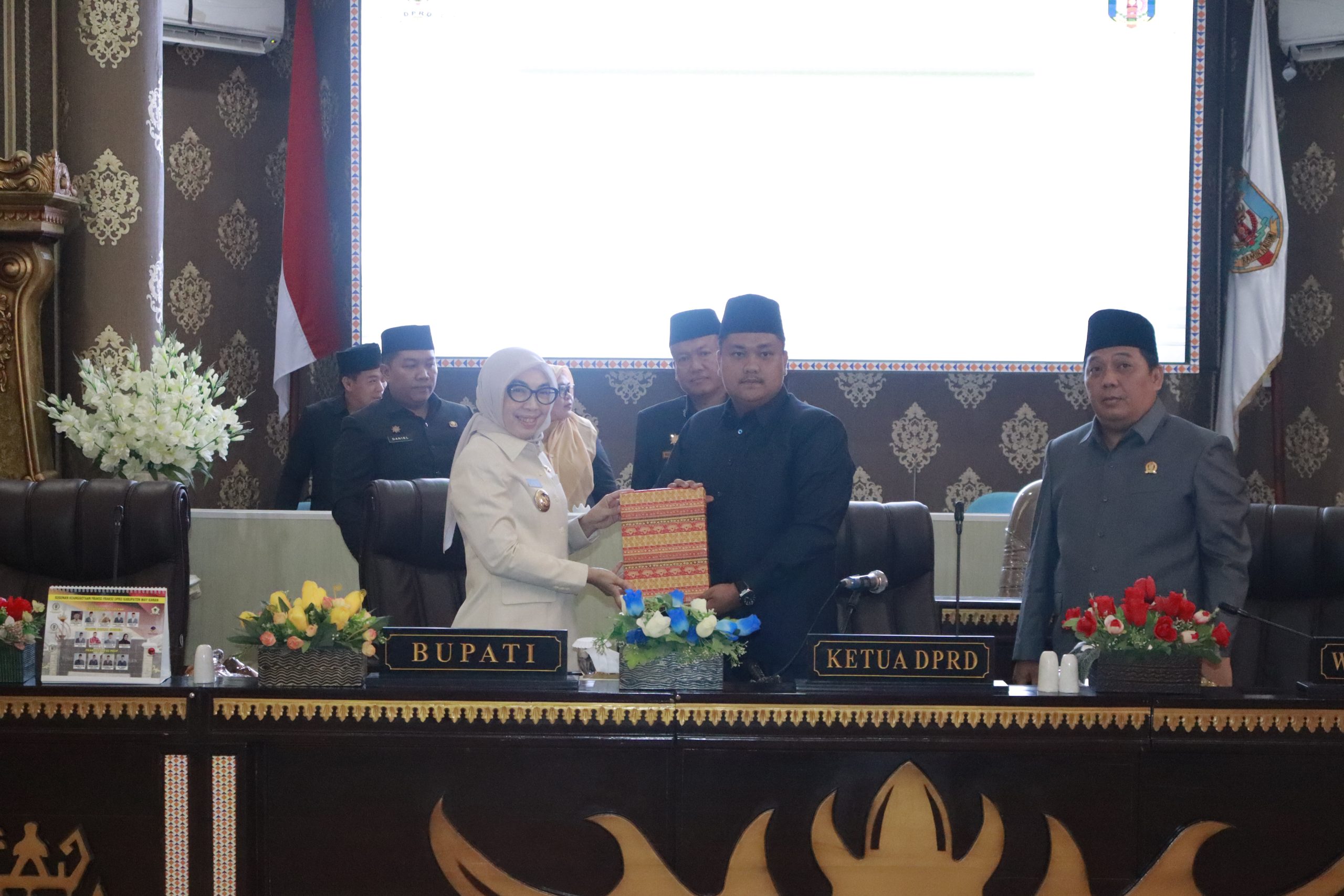 Bupati Way Kanan Sampaikan LKPj 2025 di DPRD