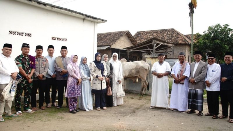 Bupati Ayu Salat Iduladha Bersama Warga Tanjung Dalom