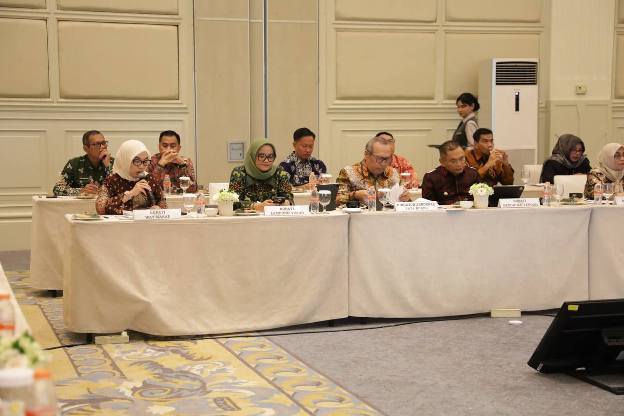 Bupati Waykanan Hadiri Pengesahan Raperda Pertanggungjawaban APBD 2025